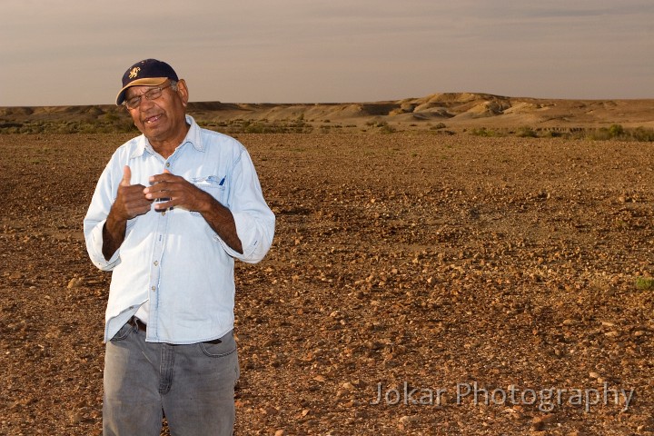 Lake Eyre (Day 2)_20070407_200.jpg - Reg Dodd, on the gibber plain near the Oodnadatta Track